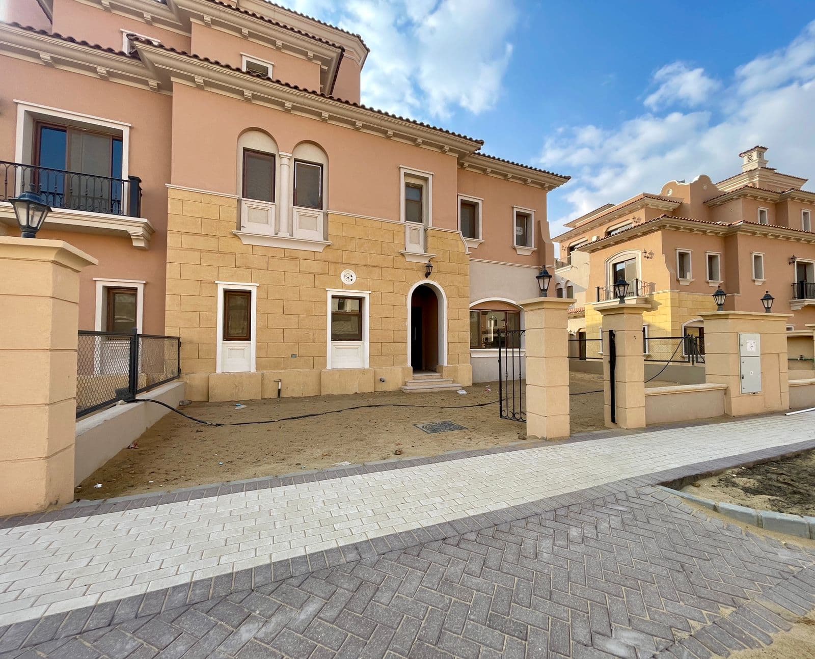 Twin House in City Gate