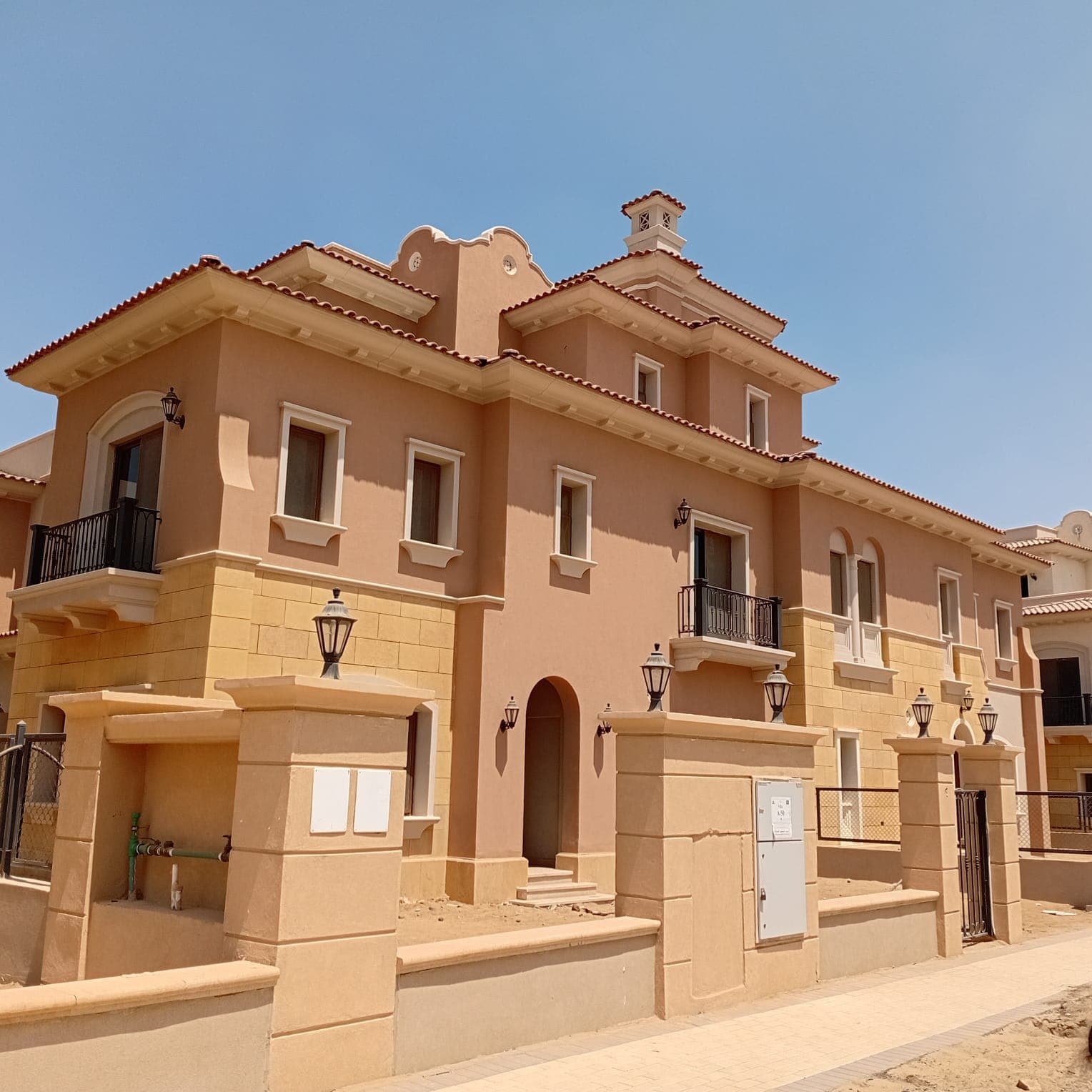 Twin House in City Gate